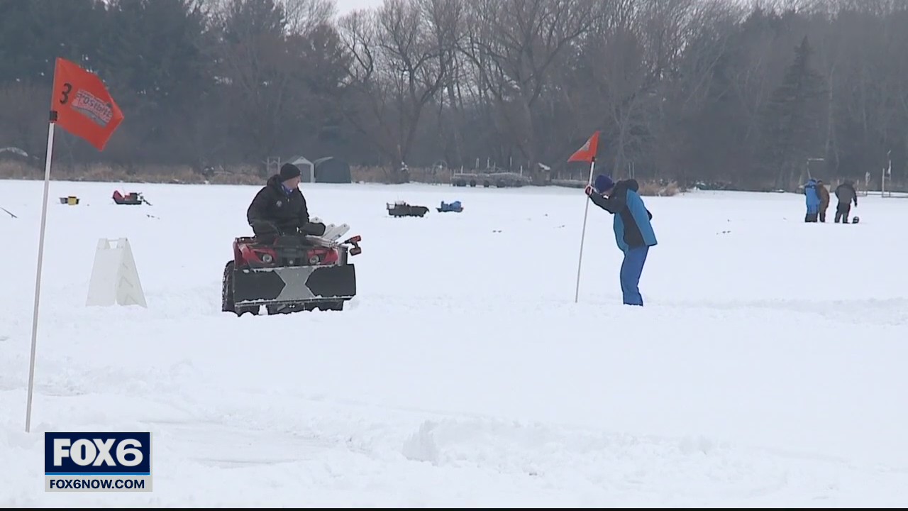 Golfers hit the icy links to raise money for first responders