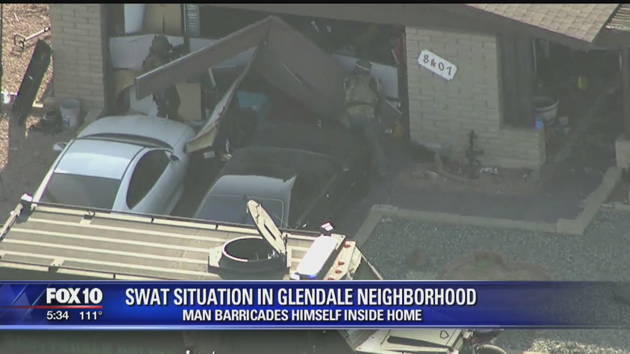 Police serve search warrant, suspect barricaded