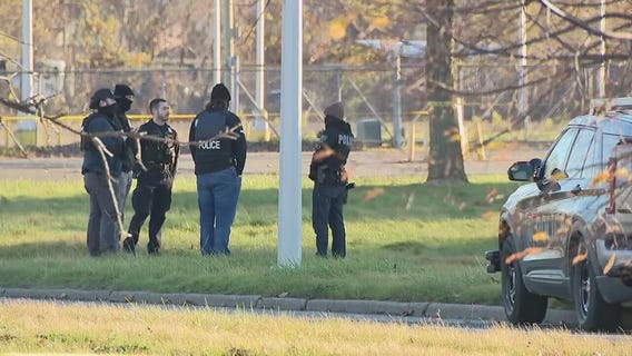 Lincoln Park police officer, suspect both shot on Outer Drive near Fort Street