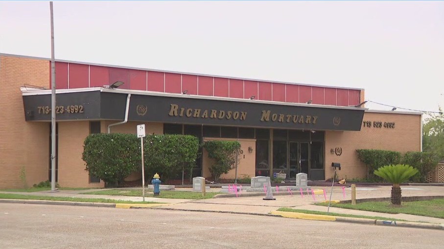 Police issue public notice on unclaimed remains found at Houston funeral home