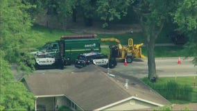 Tree trimmer shot, hospitalized in Schaumburg after dispute; suspect barricaded