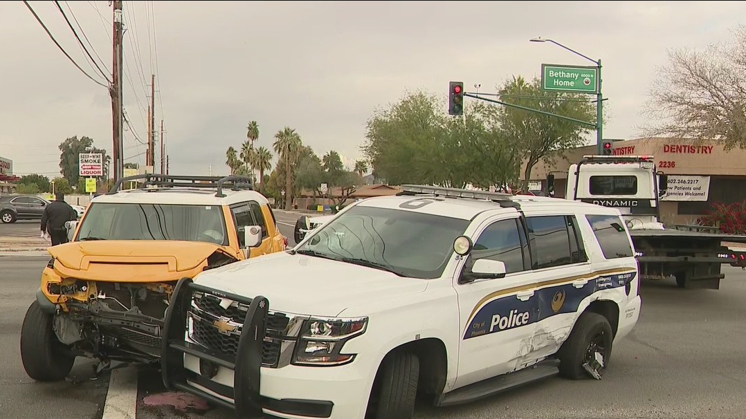 Phoenix Police officer involved in crash with another vehicle | FOX 10 ...