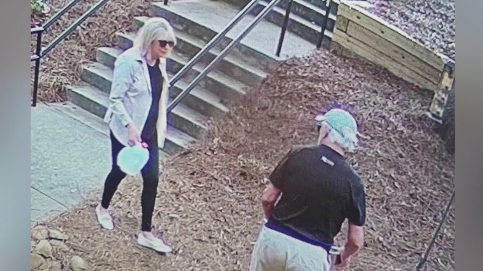 Couple charged for allegedly abandoning dog before vaction