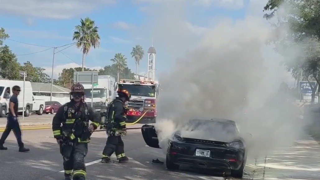 Good Samaritans save man from burning car | FOX 13 Tampa Bay