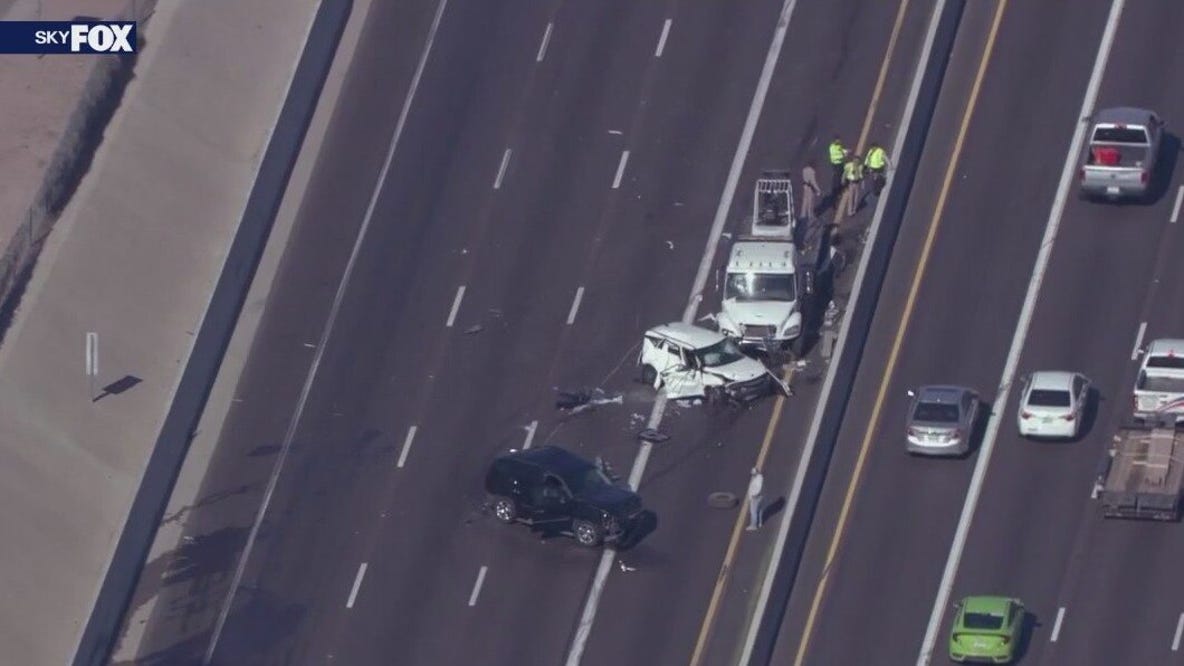 Crash on I-17 in Phoenix kills at least one person
