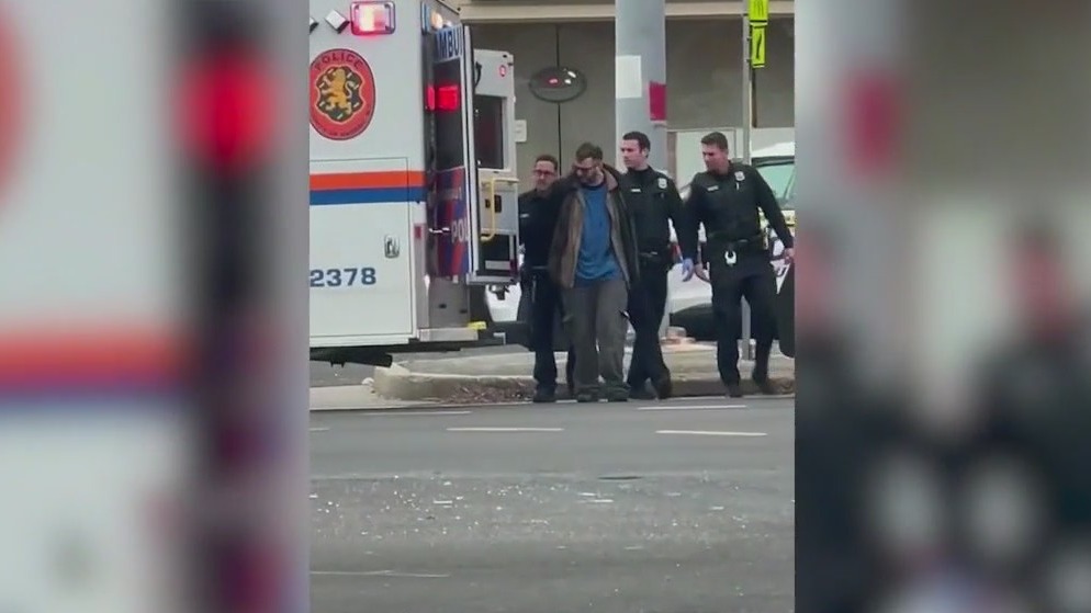 2 stabbed to death at Long Island deli