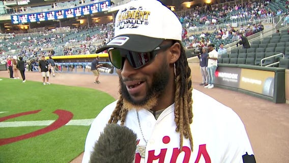 Vikings RB Aaron Jones gets first pitch at Twins game