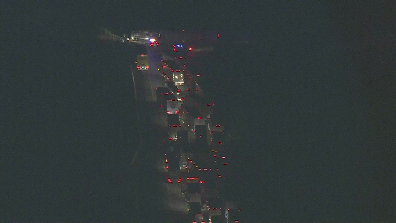 I-5 all lanes blocked in Castaic due to overturned semi
