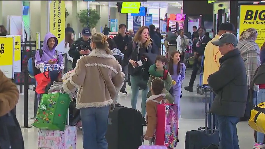 Thanksgiving holiday travel surge