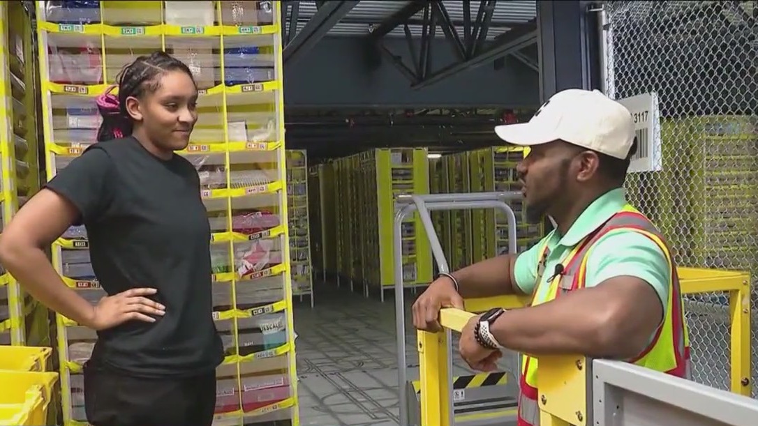Cyber Monday madness: Inside look at Amazon facility in Matteson | FOX ...