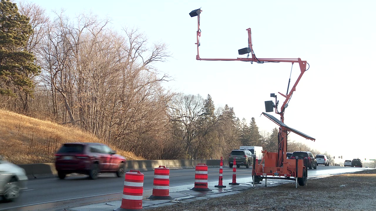 AI traffic cameras track drivers using cell phones
