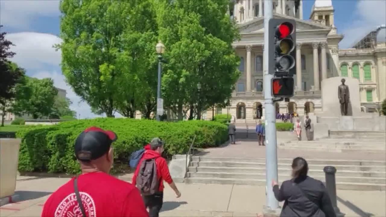 Hundreds of Chicago teachers take funding demands to Springfield
