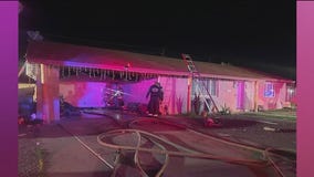 7 displaced in Phoenix house fire