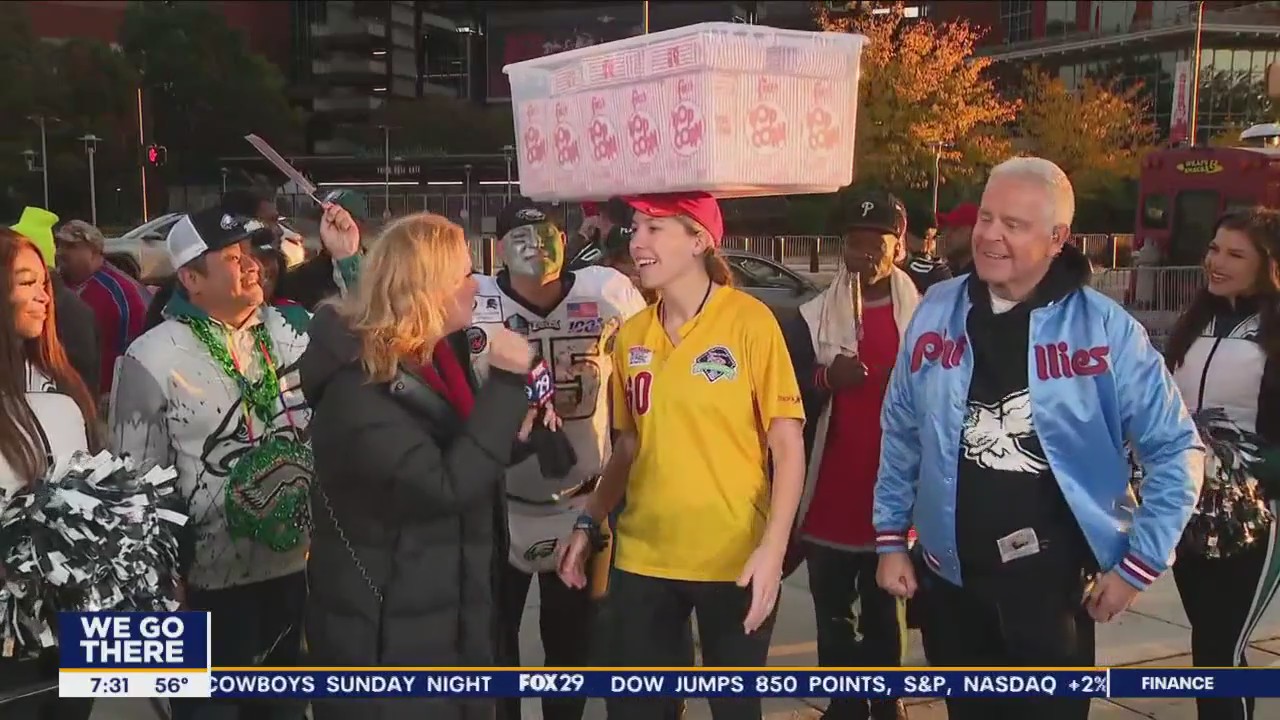 Phillies popcorn girl shows off her skills