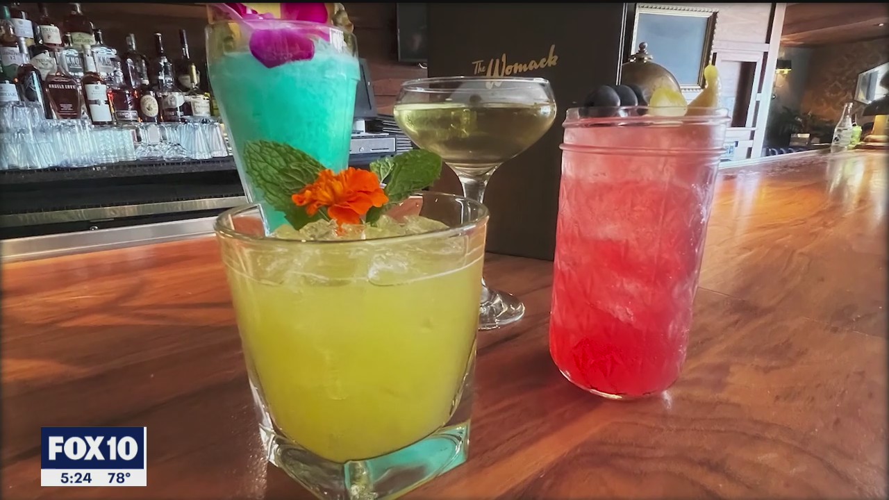 60s-inspired cocktail lounge in Central Phoenix reopens after 21 months