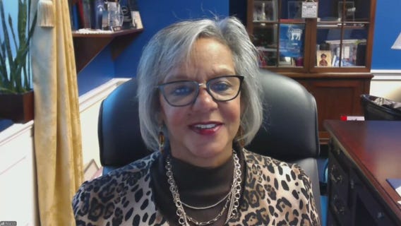 Robin Kelly calls ICE conditions 'deplorable,' reacts to ongoing raids in Chicagoland | ChicagoLIVE