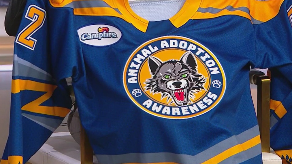 Chicago Wolves shine spotlight on animal adoption this weekend