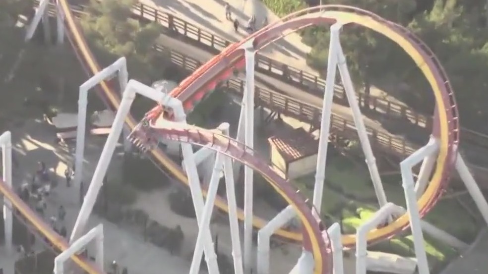 Six Flags, Knott's Berry Farm merging