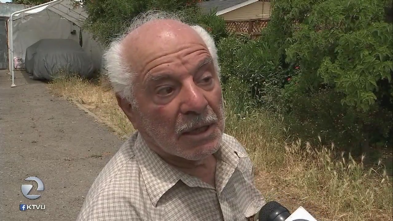 Elderly man saves wife from club-beating, burglary attempt