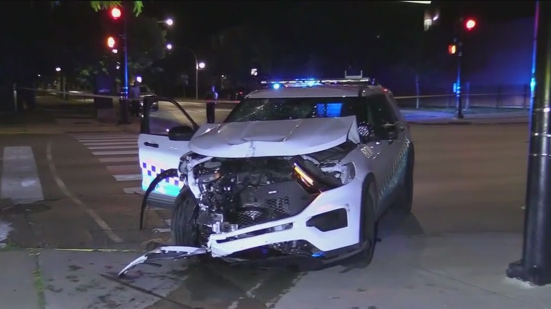 2 Chicago police officers hurt in crash with rideshare driver | FOX 32 ...