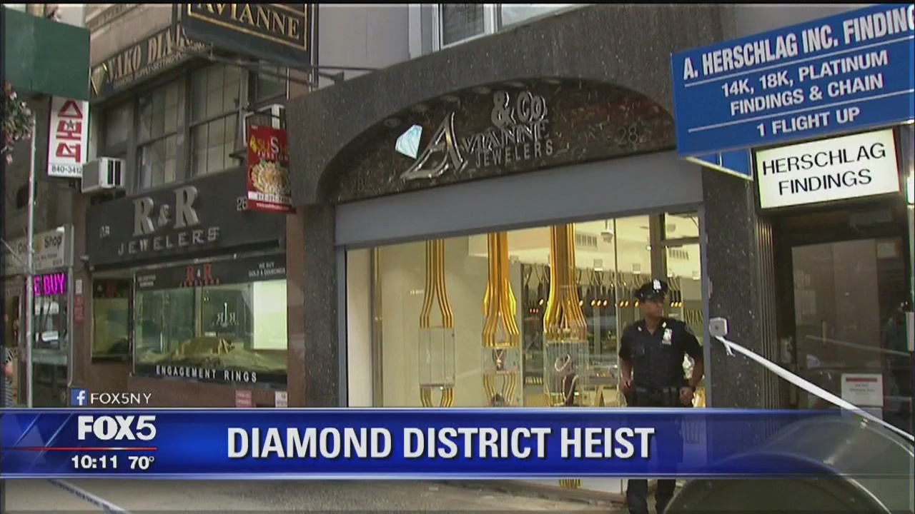 Robbers tie up workers, rob jewelry store in Diamond District