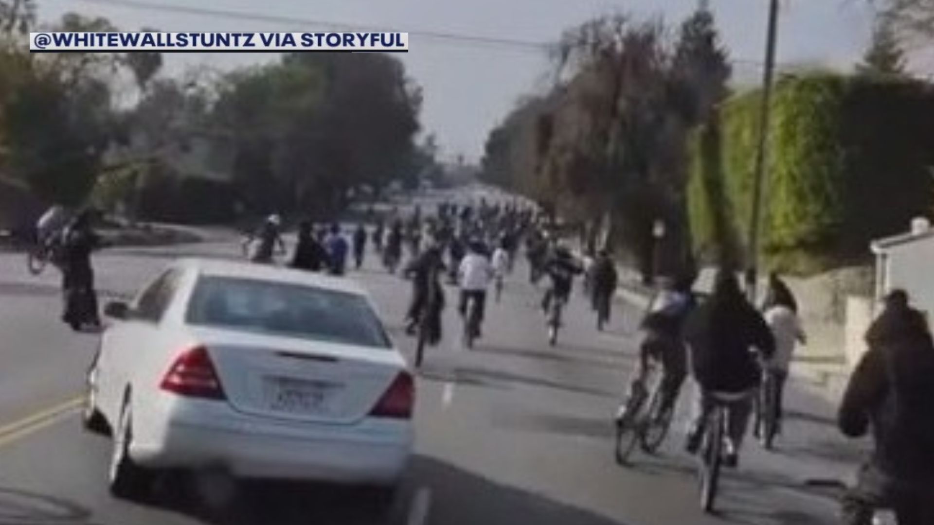 Driver allegedly weaves through 100 cyclists