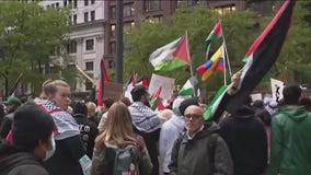 Protesters fill downtown Chicago condemning hospital bombing in Gaza