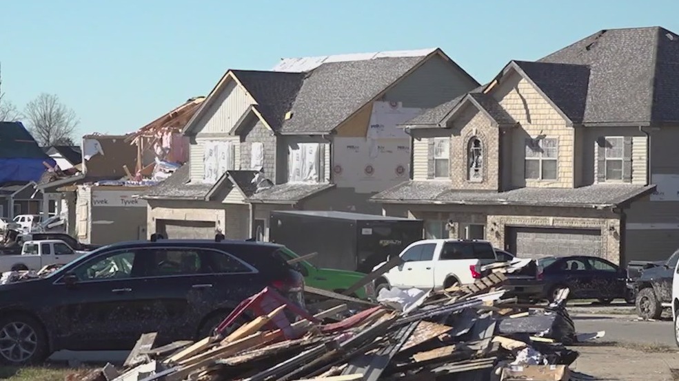 Latest on deadly Tennessee tornadoes