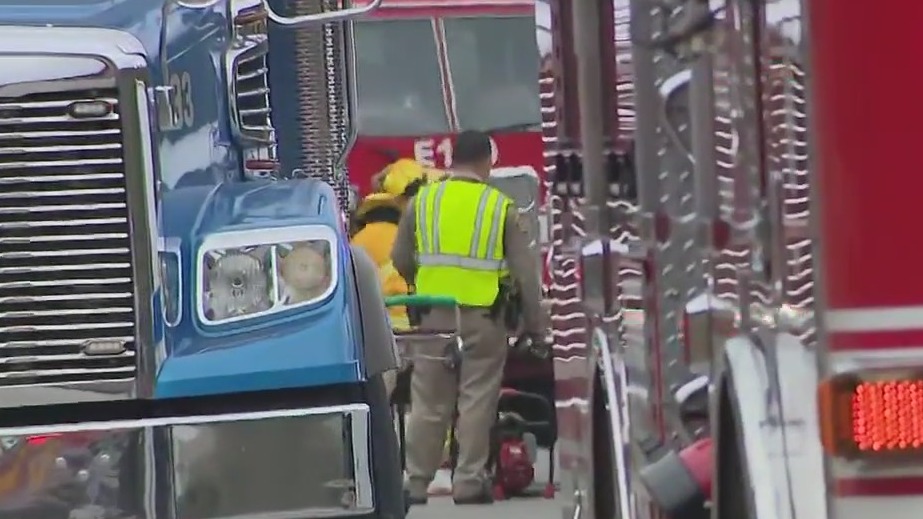 Fatal crash on 405 Fwy snarls traffic through Sepulveda Pass | FOX 11 ...
