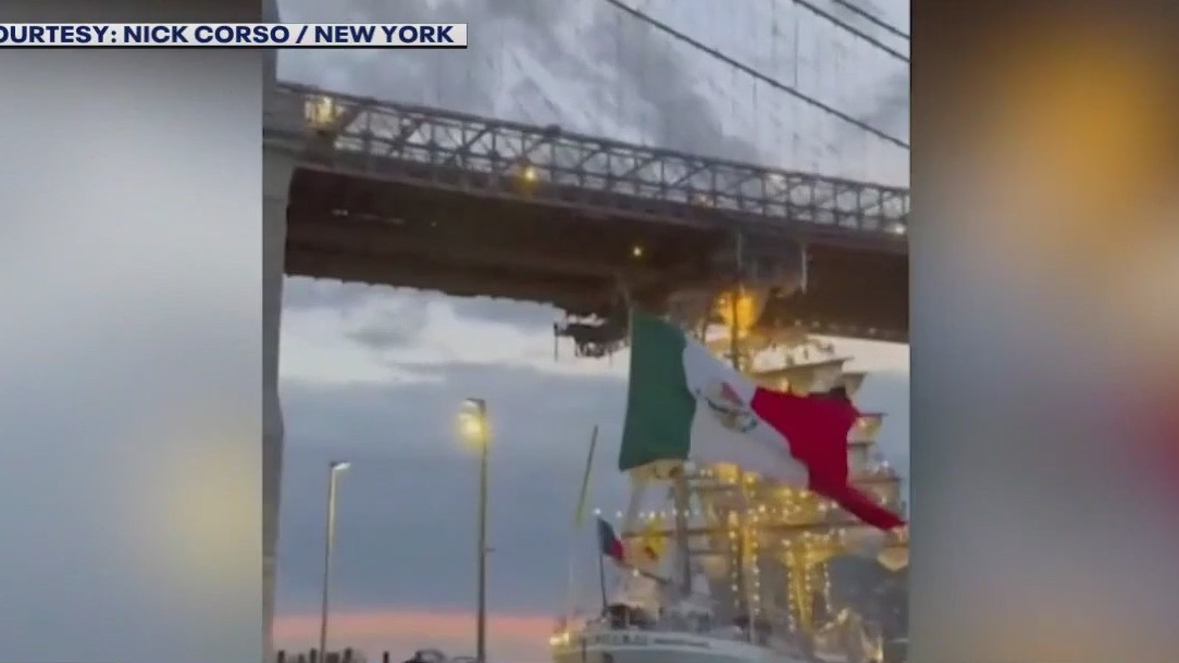 Mexican ship hits Brooklyn Bridge