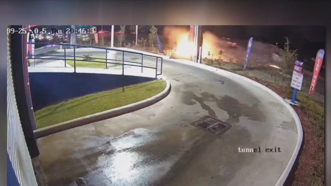 Mother, daughter hurt in fiery crash