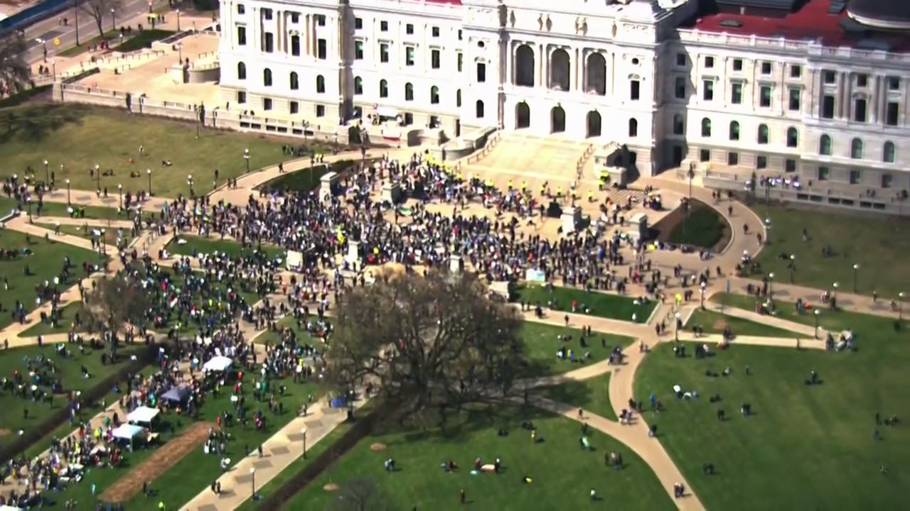 Aerial footage of Earth Day rally at MN State Capitol [RAW]