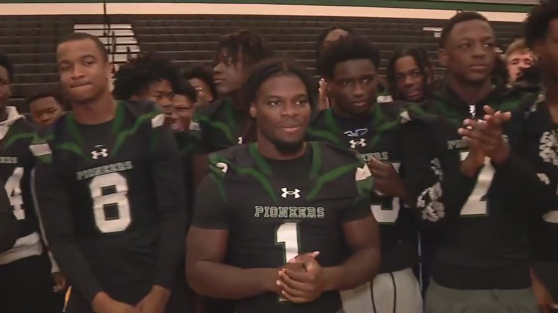 Iowa Colony HS pumped for the playoffs!