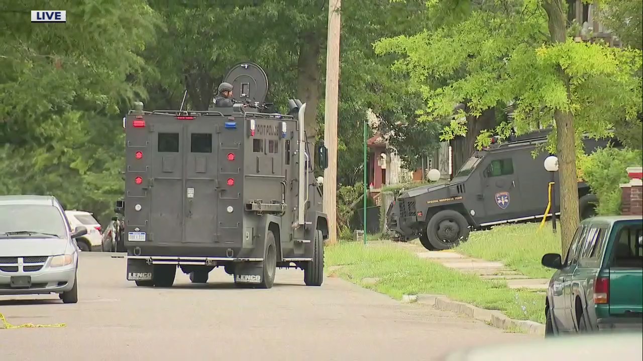 West Detroit fatal shooting investigation turns into barricaded gunman standoff
