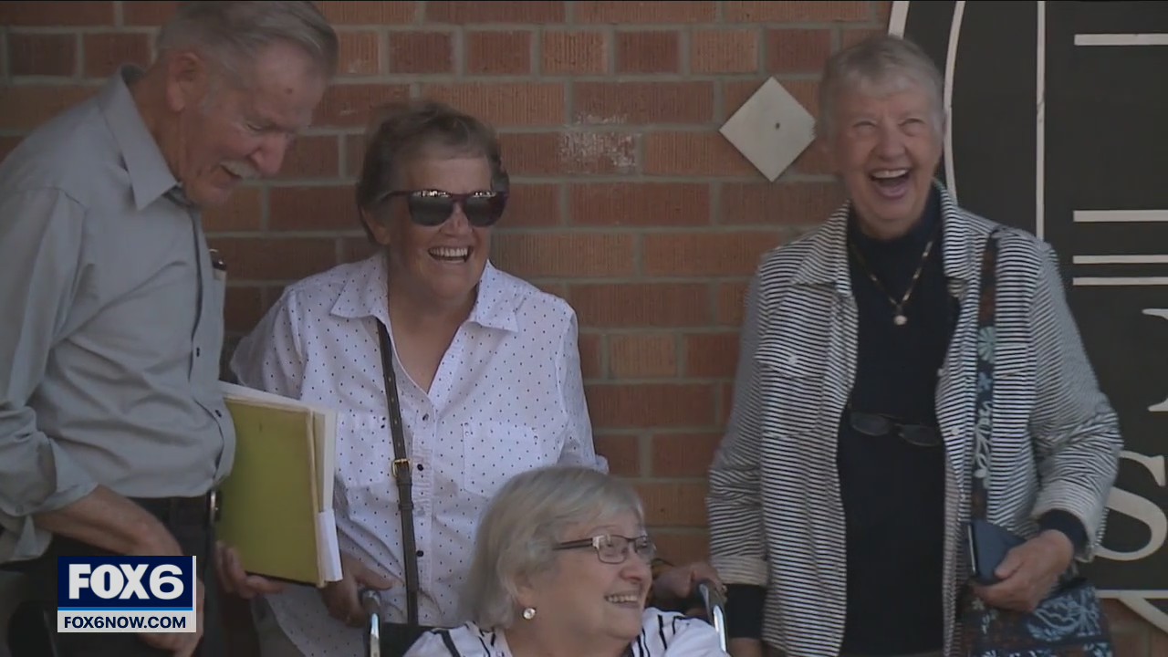 Pius XI graduates from 1959 visit alma mater