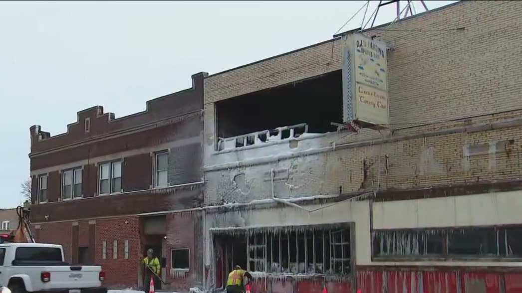 Fire guts ?mom and pop? catering firm that made meals for the elderly, also served Bulls and Blackhawks