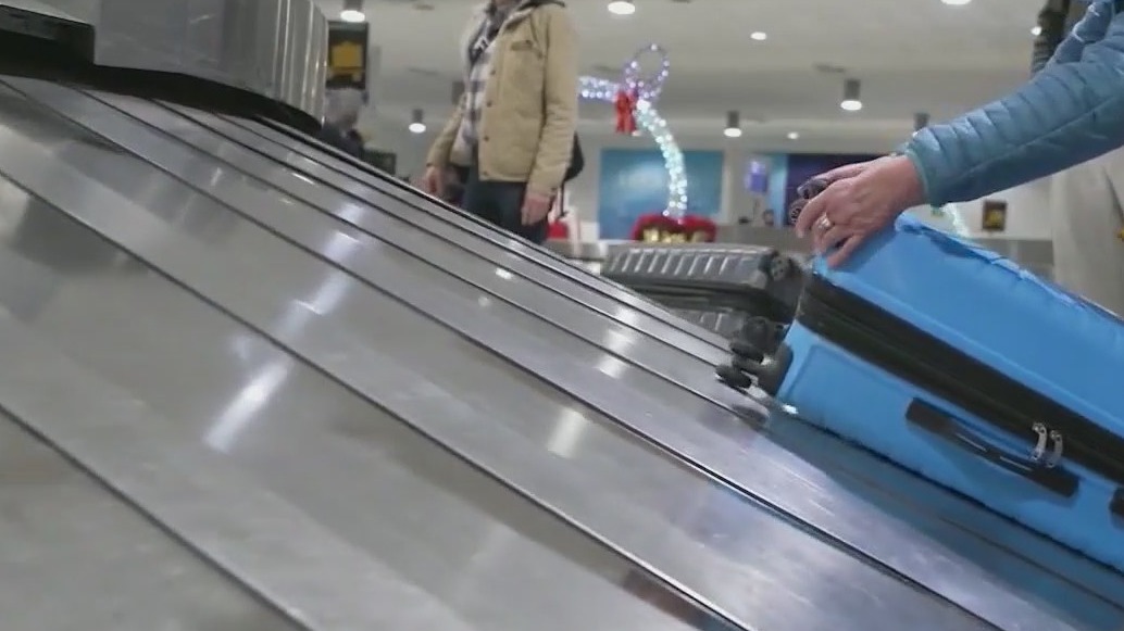 Atlanta airport busy with Thanksgiving travelers