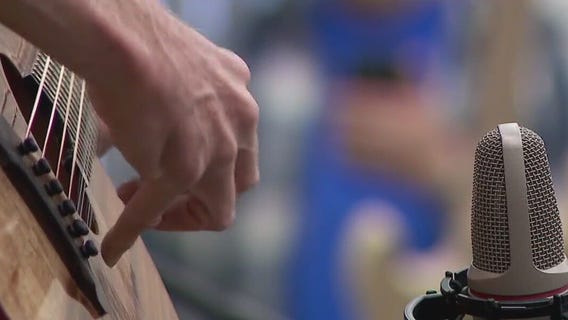 Pro-musicians play student-made guitars in Red Wing