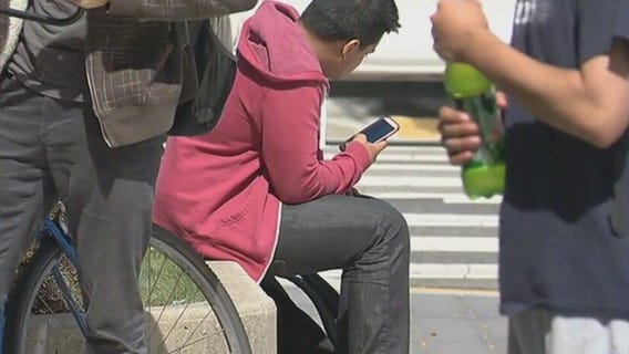 Putting down your phone could improve mental health: Study