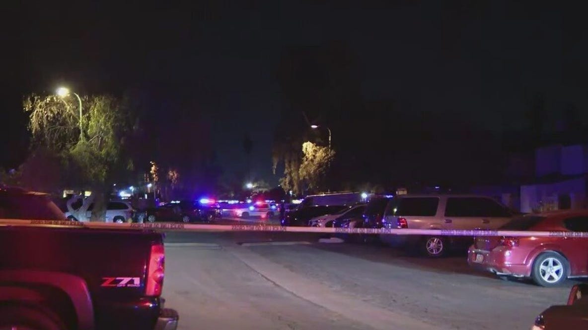 2 people shot at Phoenix apartment complex