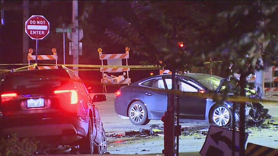 West Allis head-on crash; 2 dead, 1 hurt