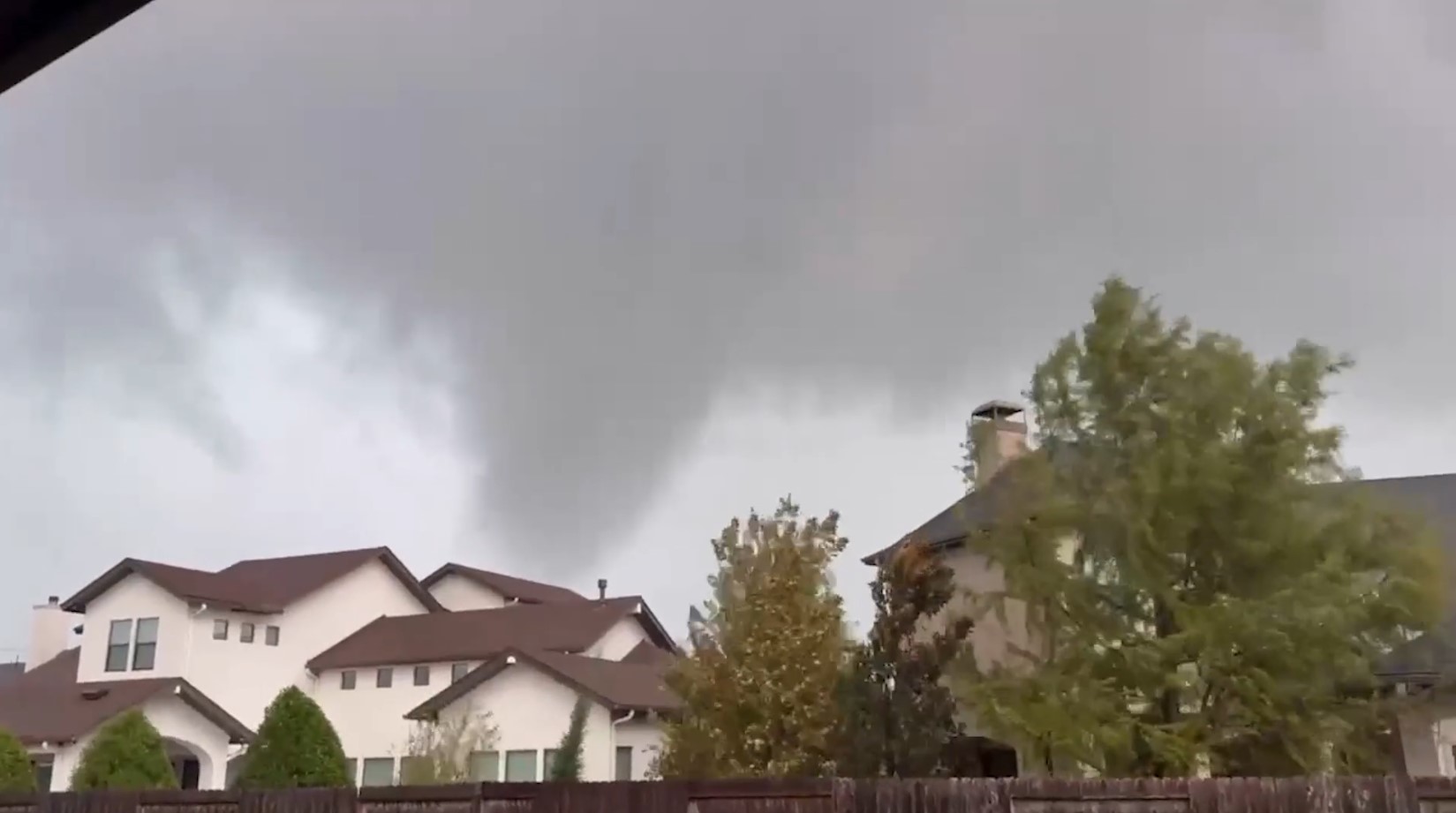VIDEO: Tornado causes damage in NW Harris County