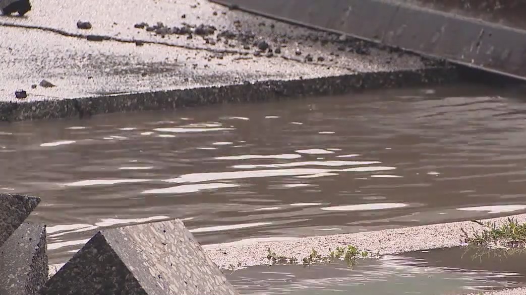 Dixmoor experiences 10 water main breaks in 4 days | FOX 32 Chicago
