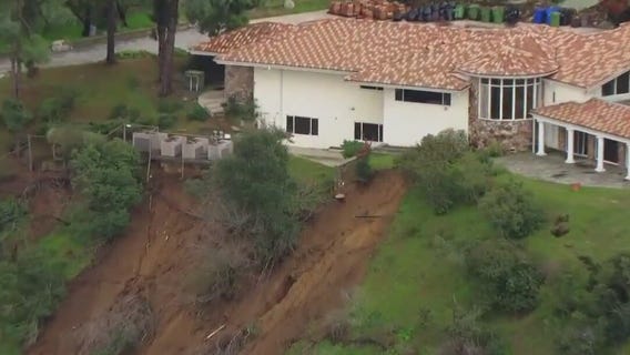 Mudslides close Mulholland Drive
