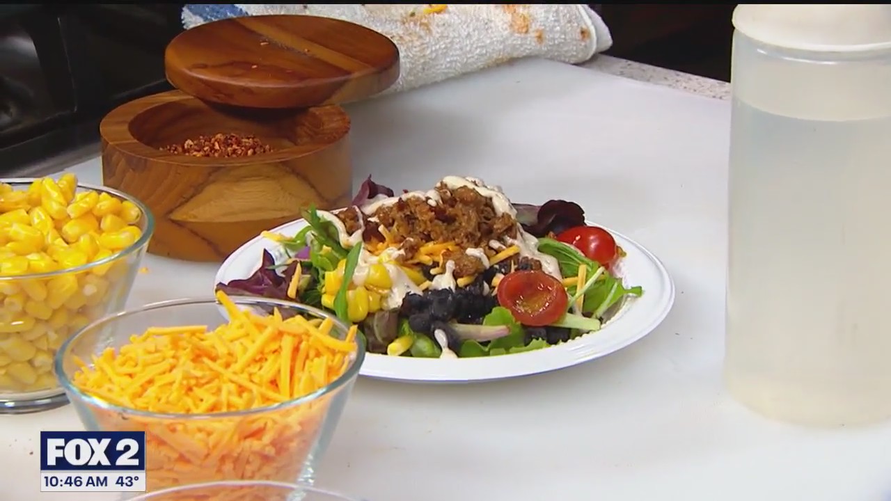 Meatless Monday: taco salad with Cooking With Que