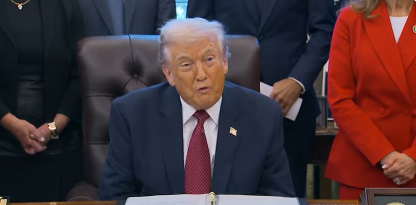 Trump auto industry plan announced scuttling Biden era mileage, emissions standards