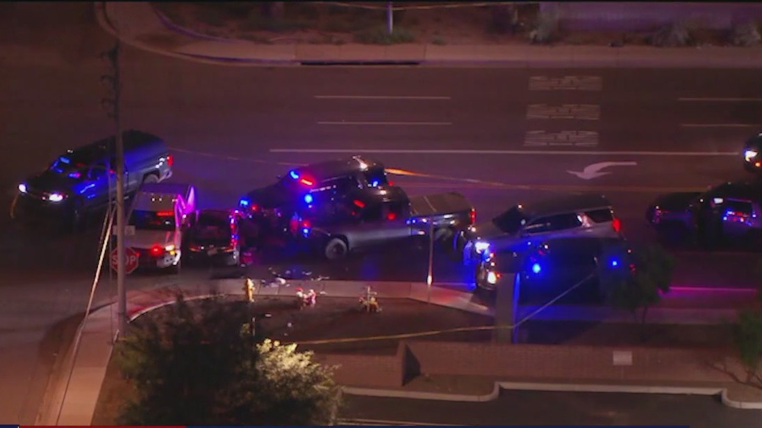 Suspect badly hurt in shooting involving Phoenix PD