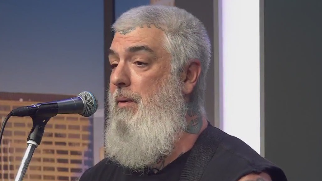 Al Shire performs with Casey Claiborne