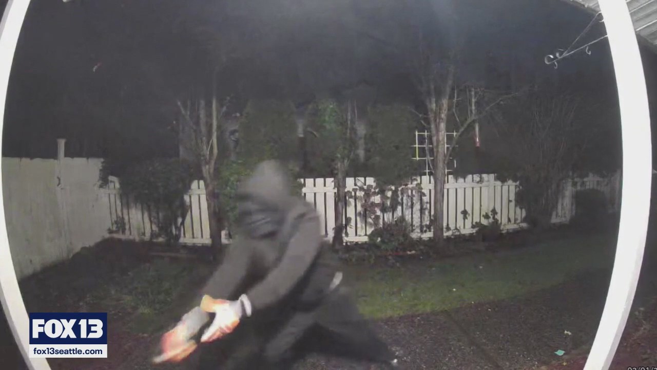 Federal Way homicide suspect still on the run