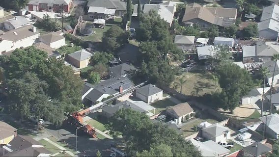 Crane topples over  in Long Beach neighborhood